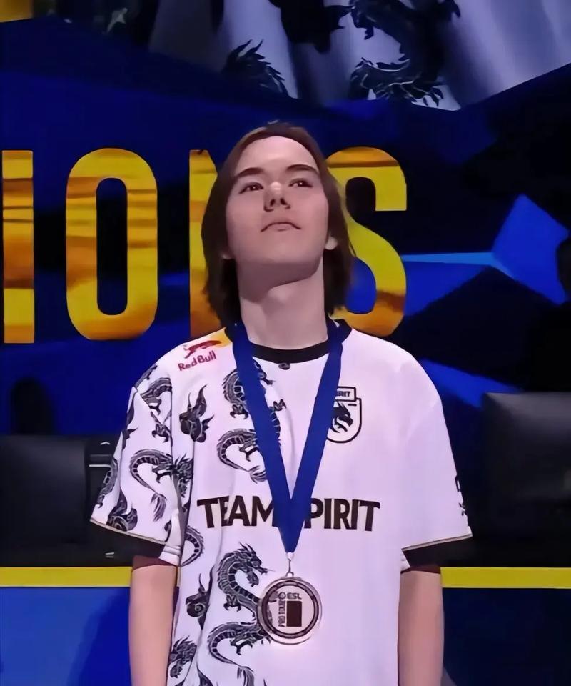 官方LOL推特宣布： LPL 的官方英文直播将被取消，仅保留纯直播和二级直播。