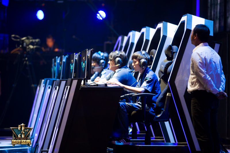 G2在PGL布加勒斯特2025中以不败战绩晋级季后赛，而 pain 被淘汰出局。